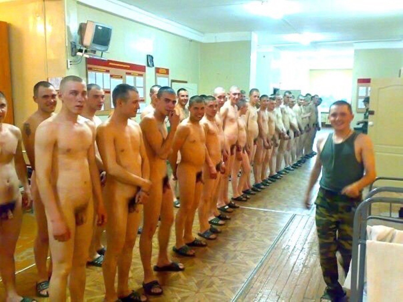 голые русские парни медосмотр фото 113